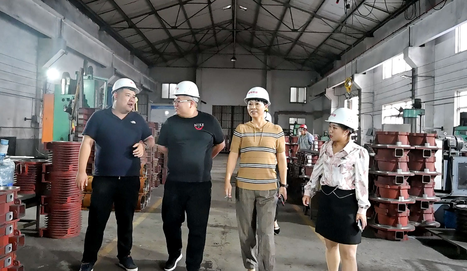 精準服務(wù)骨料制砂行業(yè)，河南豫特機械高能效STS水平橢圓振動篩填補行業(yè)空白！